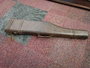 Explore our collection of Vintage Leather Gun Slips, measuring at 80 cm long. Enhance your hunting experience. Grab yours now.