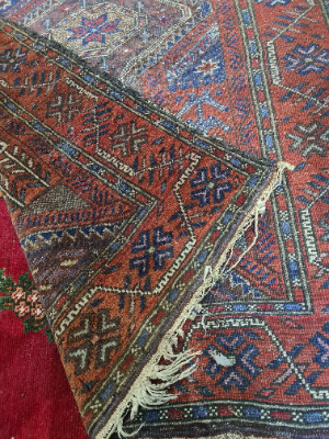 Discover our exquisite Antique Persian rugs, measuring 140 x 88cms. Shop now to add timeless elegance to your space. Perfect for any antique lovers.