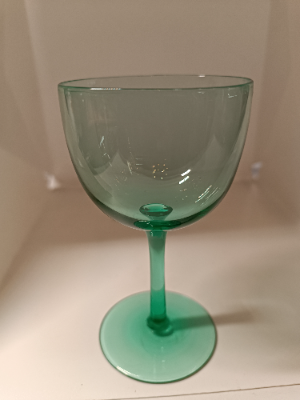 Discover the charm of a 19th-century plain Victorian uranium drinking glass. Glow in history, 12cm tall, preserved pontil marks. Buy now!