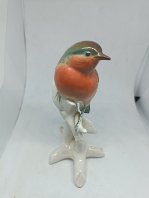 Discover our rare ceramic Robin on the branch by Karl Ens, a renowned German porcelain maker. Buy this 1867-1940 antique, 16cm high and in superb condition now.