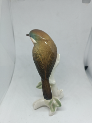 Discover our rare ceramic Robin on the branch by Karl Ens, a renowned German porcelain maker. Buy this 1867-1940 antique, 16cm high and in superb condition now.