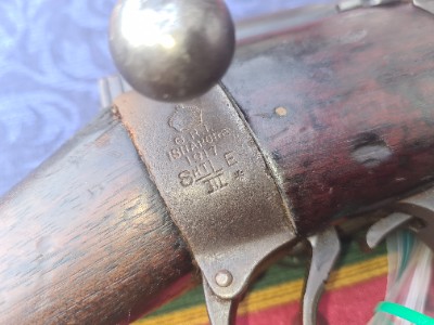 Discover our 1917 Ishapore .303 SMLE rifle, with sling, serial number 19044A. Comes deactivated with certificate. Add a bayonet for just £100 more. Shop now!