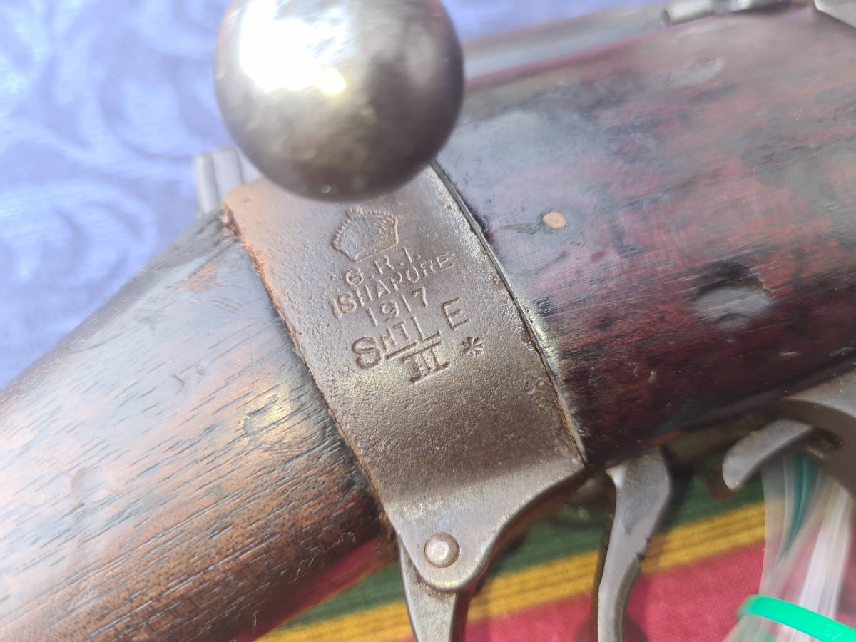 Discover our 1917 Ishapore .303 SMLE rifle, with sling, serial number 19044A. Comes deactivated with certificate. Add a bayonet for just £100 more. Shop now!