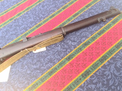 Discover our 1917 Ishapore .303 SMLE rifle, with sling, serial number 19044A. Comes deactivated with certificate. Add a bayonet for just £100 more. Shop now!