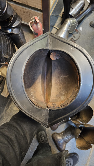 Discover our range of 16th-century Italian/Flemish armory including cuirass with some restoration. Buy our 19th-century helmet, vambraces, pauldrons, and tassets today.