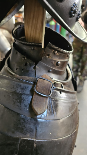 Discover our range of 16th-century Italian/Flemish armory including cuirass with some restoration. Buy our 19th-century helmet, vambraces, pauldrons, and tassets today.