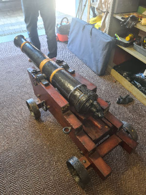 Discover our collection of 19th-century naval cannons. Featuring a clear touch-hole and a repro carriage. Browse now for rare antiques and naval artifacts.
