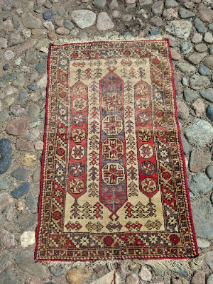 Discover our exquisite Antique Red Persian Rug, sized 145x85 cm. Dive into a world of luxuriant textiles and order your piece of history today.