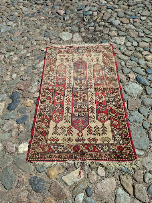 Discover our exquisite Antique Red Persian Rug, sized 145x85 cm. Dive into a world of luxuriant textiles and order your piece of history today.