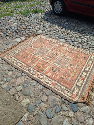 Discover our range of authentic, old African tribal rugs. Sized at 185x130cm, these unique pieces will transform any space. Shop now for exclusive deals.