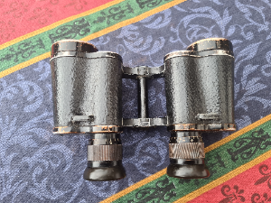 Discover our WW2 Dienstglas 6x30 Binocular made by Carl Zeiss Jena. Vintage German Army H/6400 gradient model with serial number 941226. Shop now!