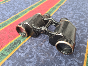 Discover our WW2 Dienstglas 6x30 Binocular made by Carl Zeiss Jena. Vintage German Army H/6400 gradient model with serial number 941226. Shop now!