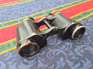 Discover our WW2 Dienstglas 6x30 Binocular made by Carl Zeiss Jena. Vintage German Army H/6400 gradient model with serial number 941226. Shop now!