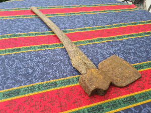 Discover our 19th century wood axe collection, with a robust 64 cm handle. Shop now to add historical elegance to your toolkit! You won't be disappointed.