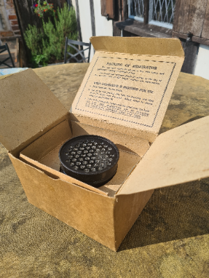 Discover our collection of vintage civilian boxed gas masks from 1939, all in flawless condition. Shop now and add a touch of history to your collection.