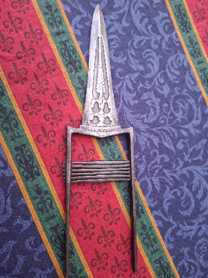 Explore North Indian Katar blades at our online store! Act now and discover unique, well-preserved piercing weapons from Ulwar, Tonk, and more. Make it yours today!