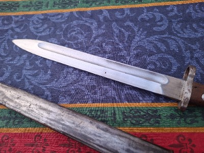 Explore our collection of authentic Mauser Bayonets with unmarked single-edged fullered blades. Shop now and add a 40cm piece with a wooden grip to your collection!