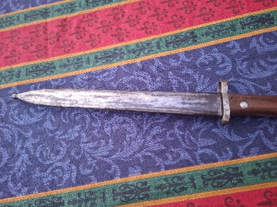 Explore our collection of authentic Mauser Bayonets with unmarked single-edged fullered blades. Shop now and add a 40cm piece with a wooden grip to your collection!