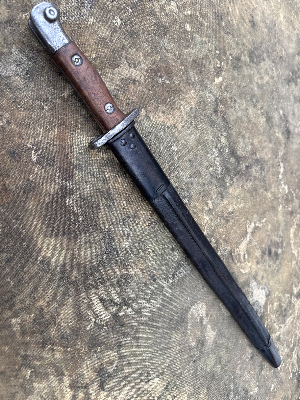 A lovely 1907 pattern bayonet dated January 1916 by Sanderson. Bend tested, WD marked by Enfield.