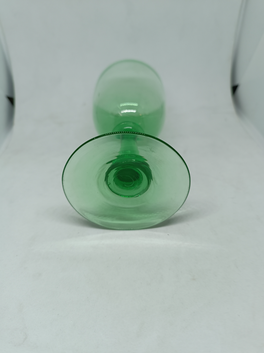 Explore our collection of 19th century 6 uranium drinking glasses, 13cm high & in good condition. Act now to add these historical pieces to your collection!