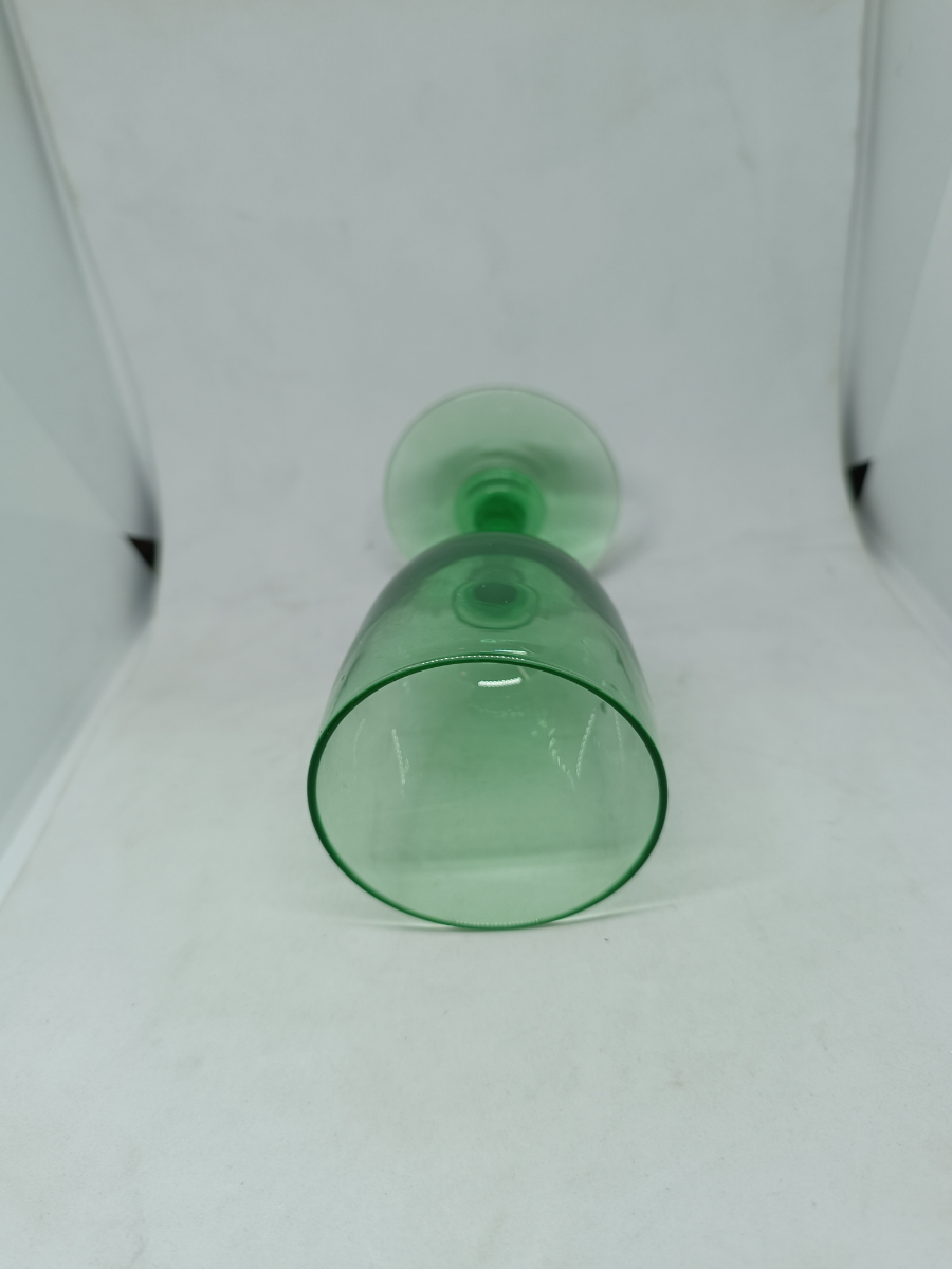 Explore our collection of 19th century 6 uranium drinking glasses, 13cm high & in good condition. Act now to add these historical pieces to your collection!