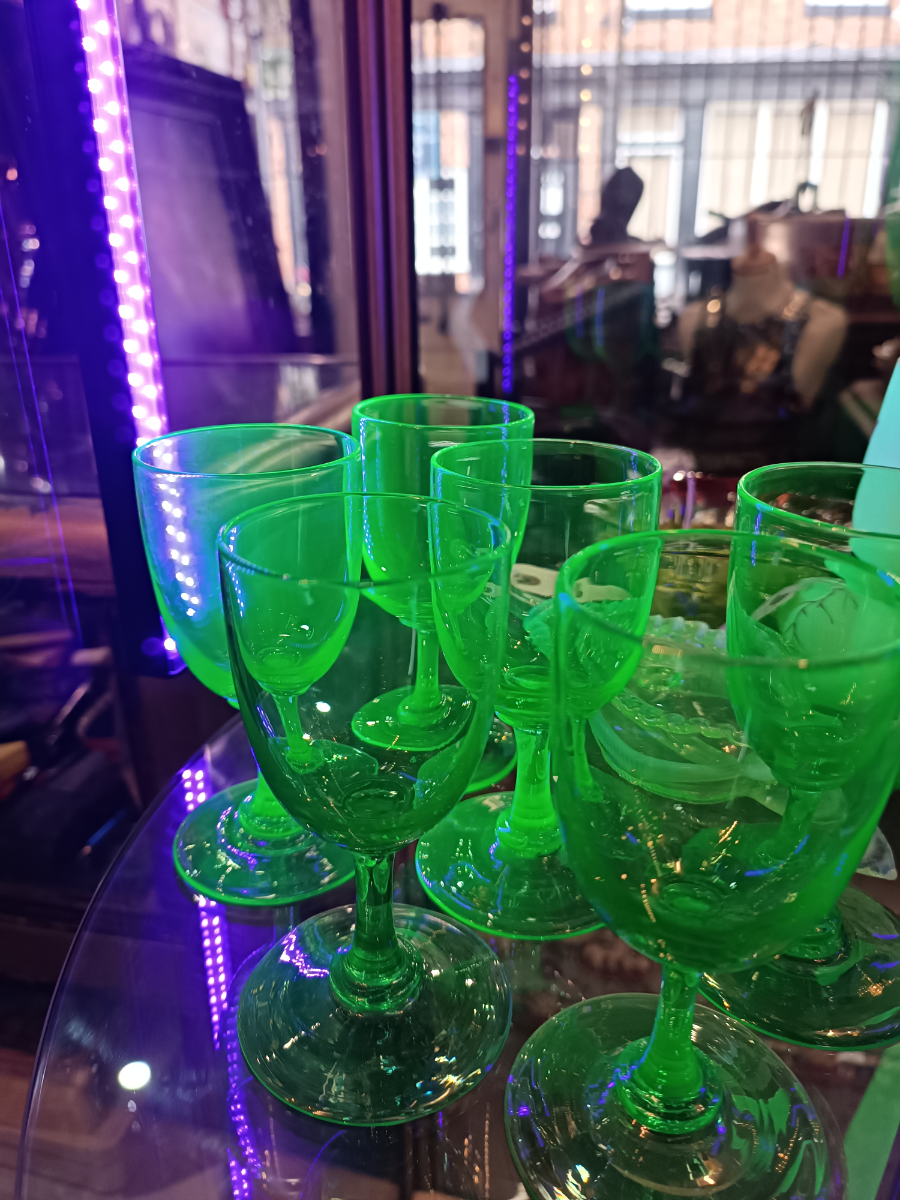 Explore our collection of 19th century 6 uranium drinking glasses, 13cm high & in good condition. Act now to add these historical pieces to your collection!