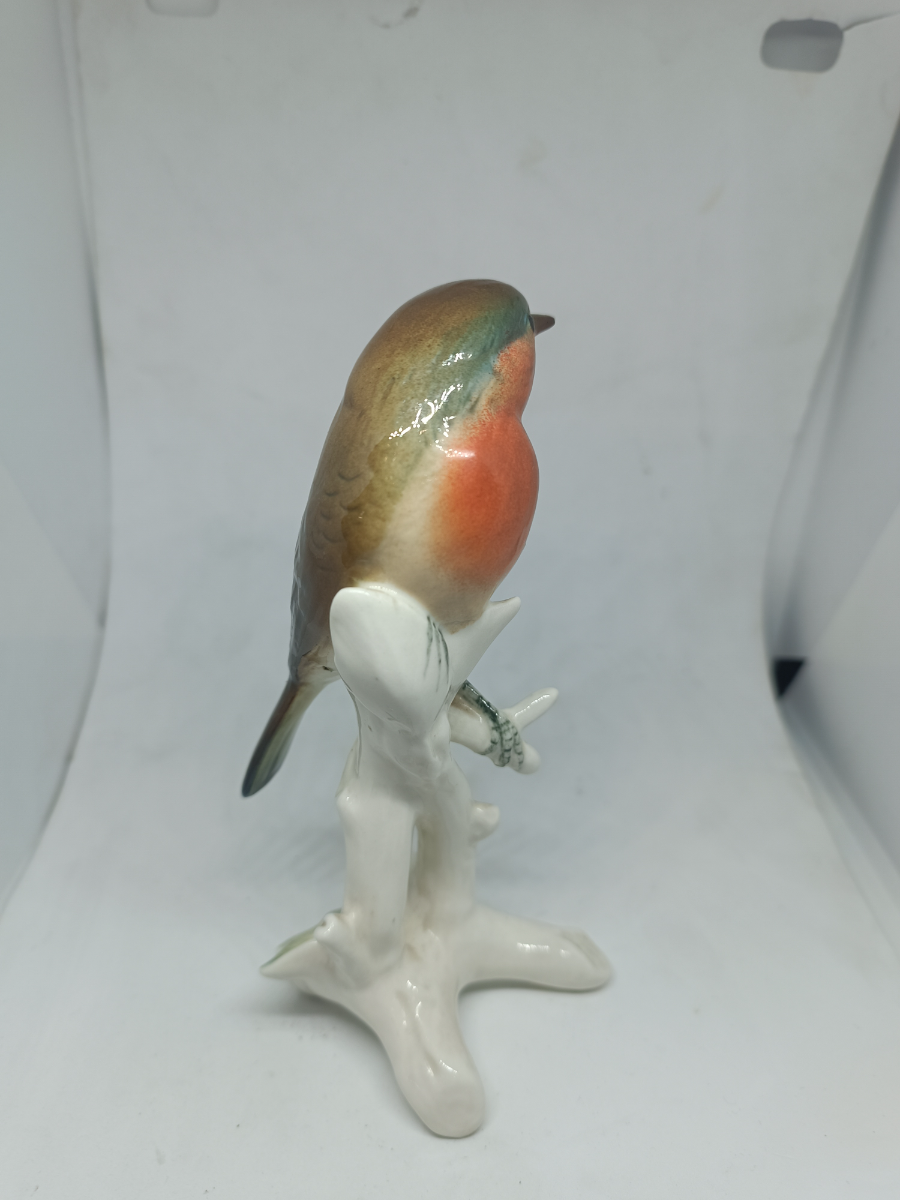 Discover our rare ceramic Robin on the branch by Karl Ens, a renowned German porcelain maker. Buy this 1867-1940 antique, 16cm high and in superb condition now.