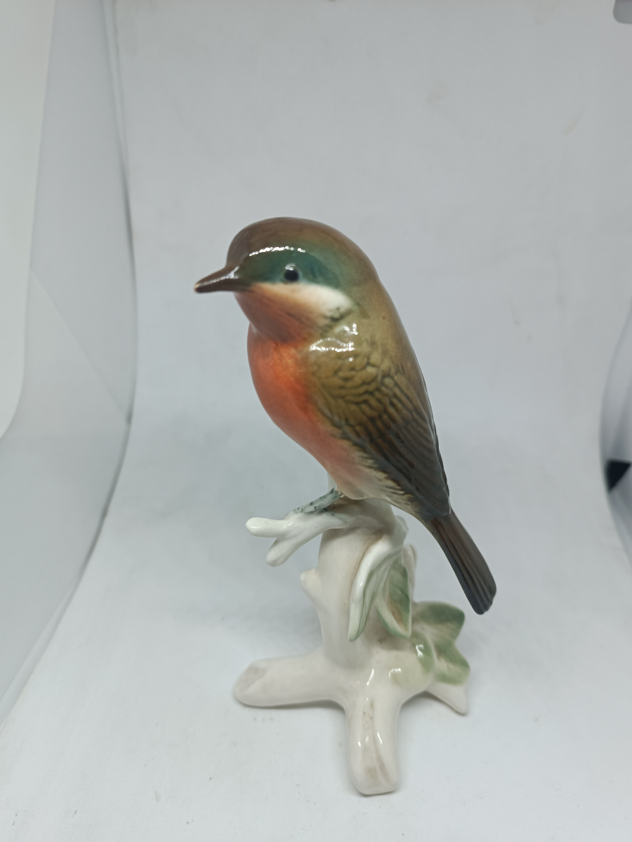 Discover our rare ceramic Robin on the branch by Karl Ens, a renowned German porcelain maker. Buy this 1867-1940 antique, 16cm high and in superb condition now.
