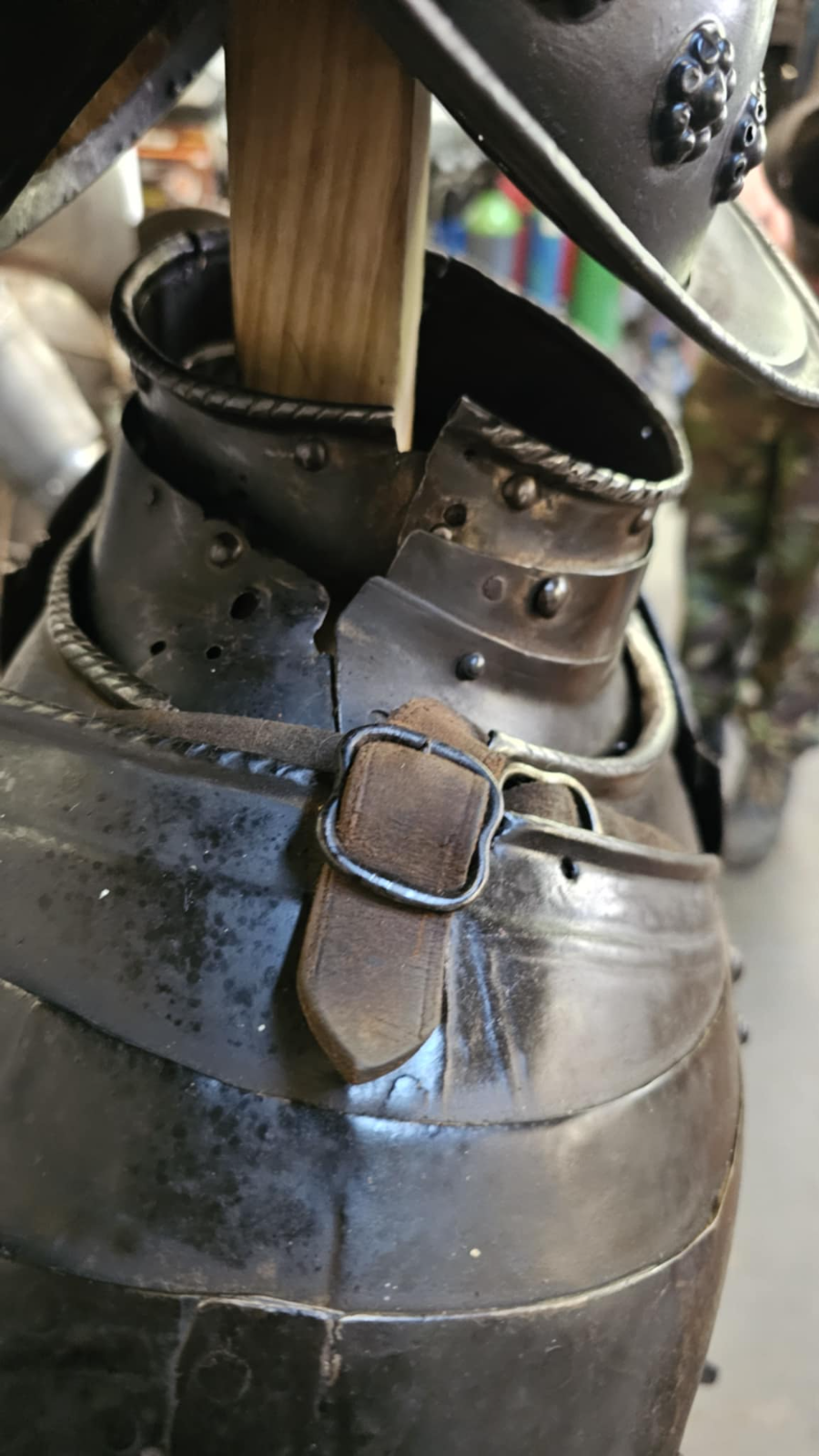 Discover our range of 16th-century Italian/Flemish armory including cuirass with some restoration. Buy our 19th-century helmet, vambraces, pauldrons, and tassets today.