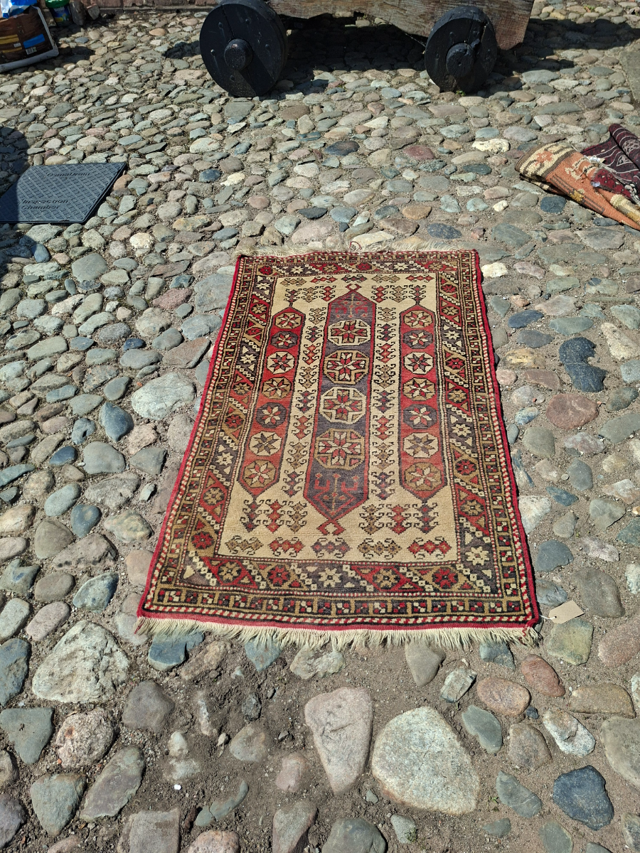 Discover our exquisite Antique Red Persian Rug, sized 145x85 cm. Dive into a world of luxuriant textiles and order your piece of history today.