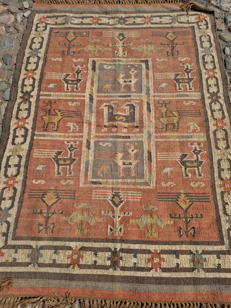 Discover our range of authentic, old African tribal rugs. Sized at 185x130cm, these unique pieces will transform any space. Shop now for exclusive deals.