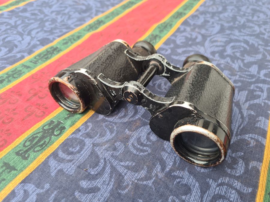 Discover our WW2 Dienstglas 6x30 Binocular made by Carl Zeiss Jena. Vintage German Army H/6400 gradient model with serial number 941226. Shop now!