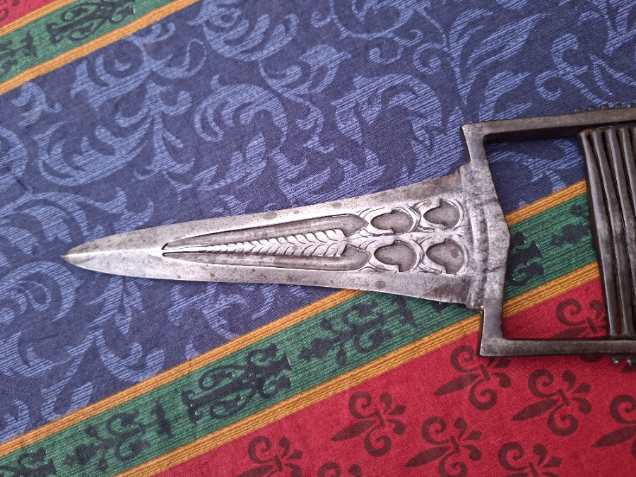 Explore North Indian Katar blades at our online store! Act now and discover unique, well-preserved piercing weapons from Ulwar, Tonk, and more. Make it yours today!