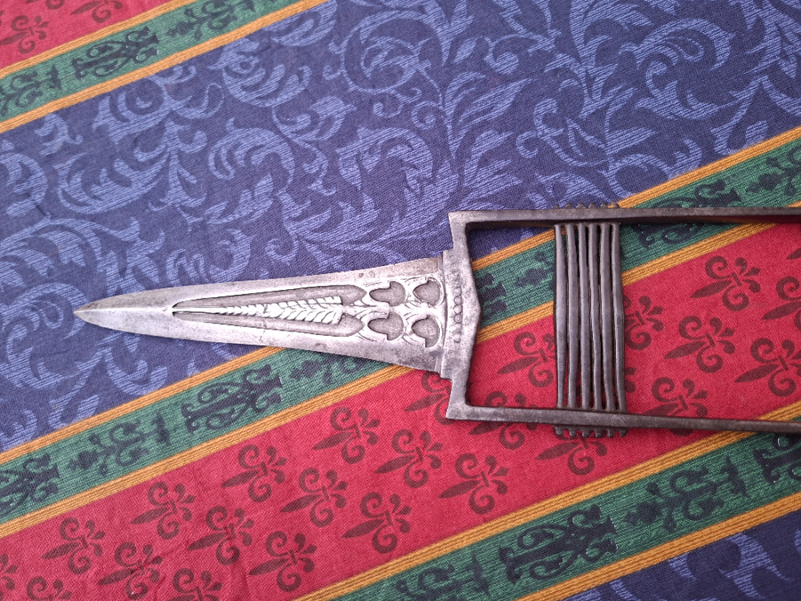 Explore North Indian Katar blades at our online store! Act now and discover unique, well-preserved piercing weapons from Ulwar, Tonk, and more. Make it yours today!