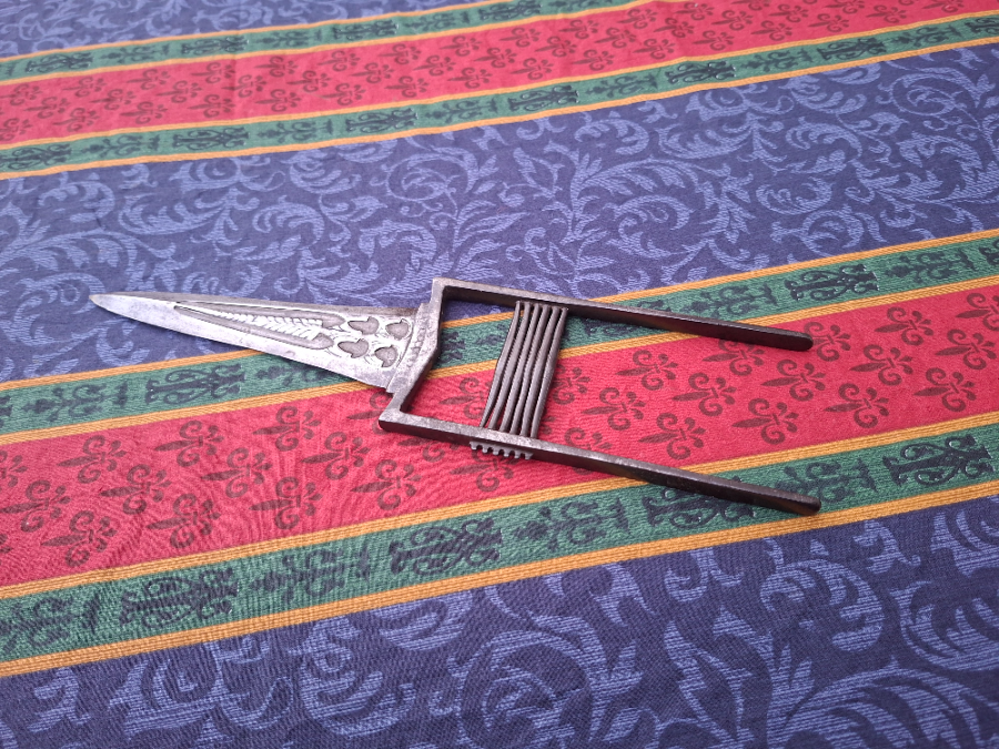 Explore North Indian Katar blades at our online store! Act now and discover unique, well-preserved piercing weapons from Ulwar, Tonk, and more. Make it yours today!