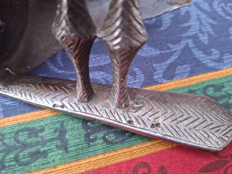 Discover the history & artistry of the 18th-19th century Hooded Punch-Dagger from South India. Dive into its specifications and order your Katar today!