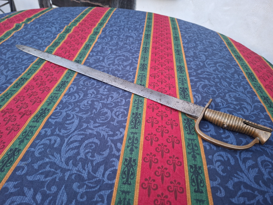 Explore our collection of 19th-century Baker rifle bayonets. Exceptionally crafted in India. Buy now to add historical value to your collection.