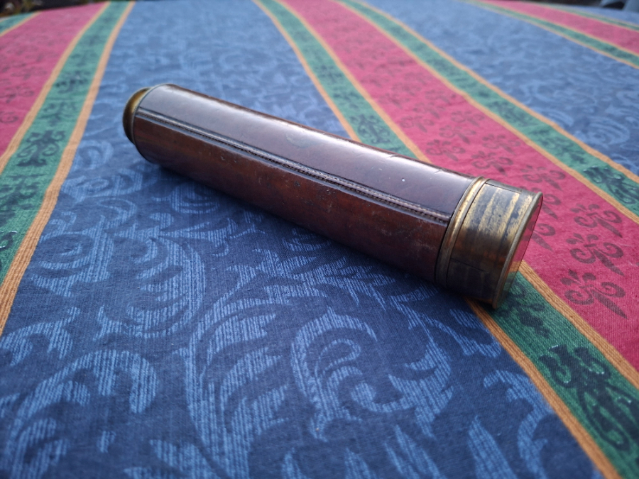 Discover our range of vintage pocket telescopes by John Davis, Edinburgh. Explore 1836-1842 models in excellent condition. Have a piece of history today!