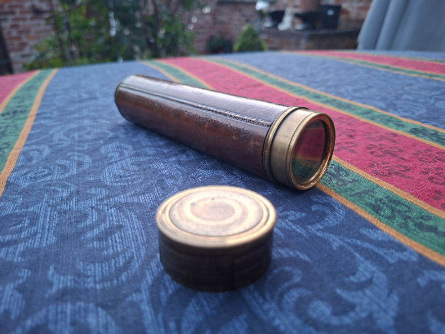Discover our range of vintage pocket telescopes by John Davis, Edinburgh. Explore 1836-1842 models in excellent condition. Have a piece of history today!