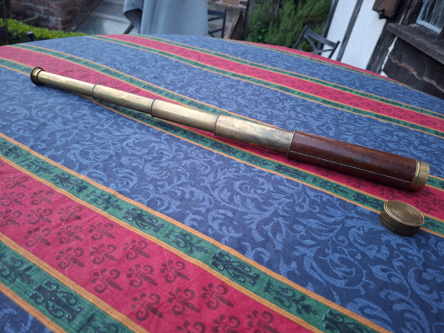 Discover our range of vintage pocket telescopes by John Davis, Edinburgh. Explore 1836-1842 models in excellent condition. Have a piece of history today!