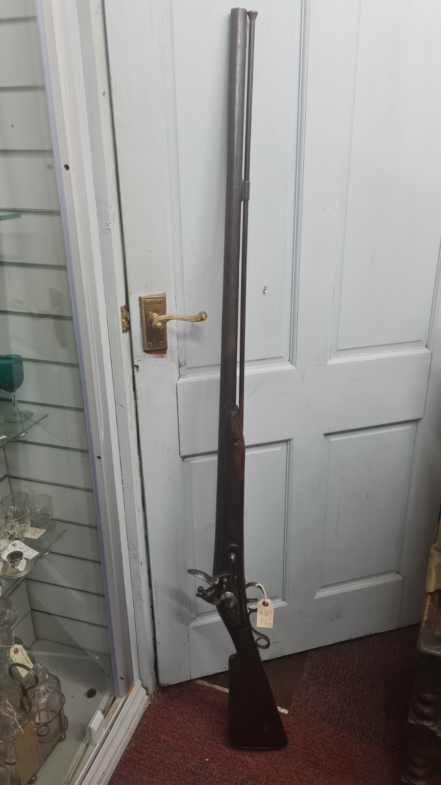 Discover our 1789 8-bore flintlock shotgun by Lopp, featuring an EIC lock. Delve into history with this large piece. Explore and buy now!