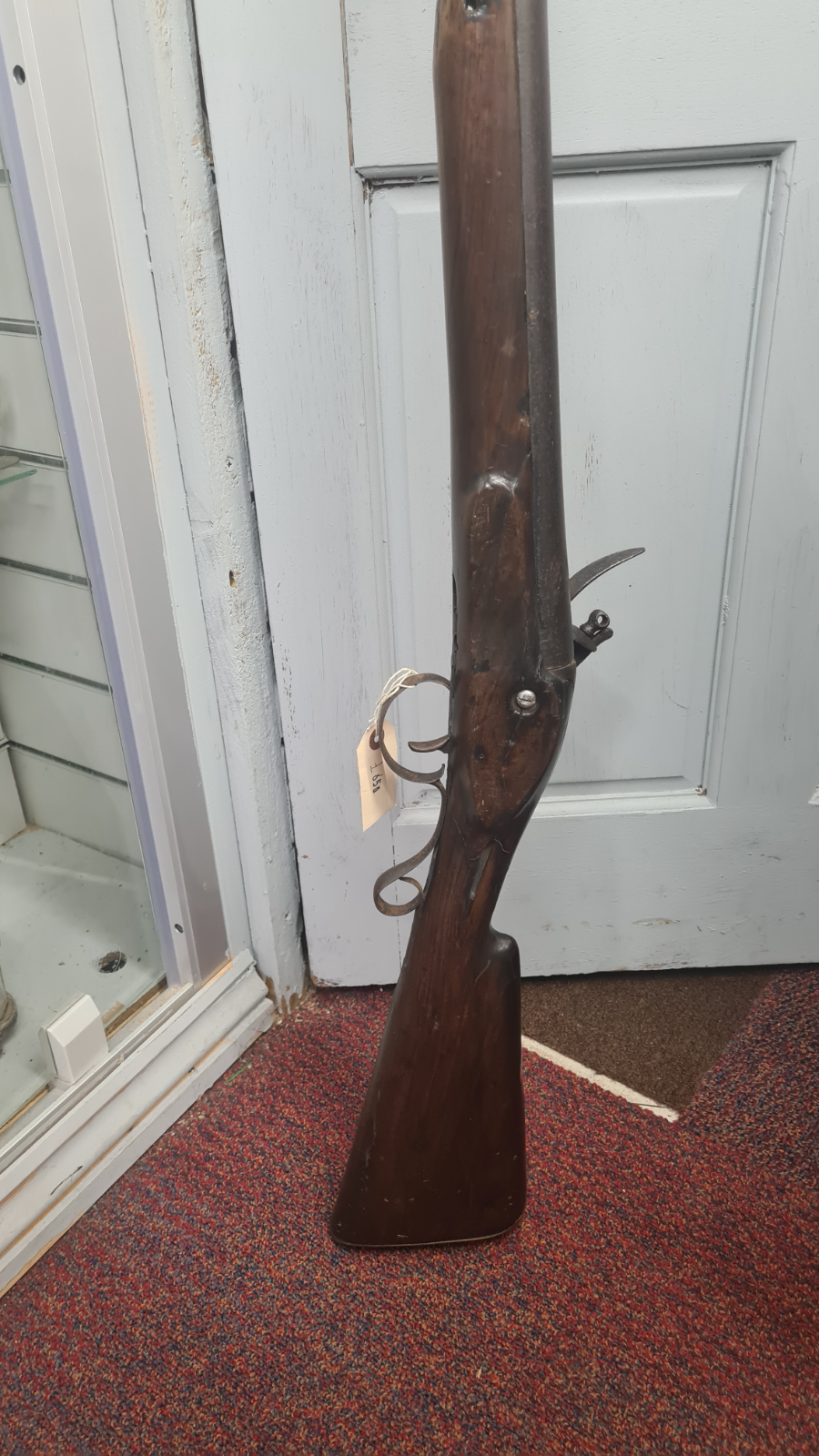 Discover our 1789 8-bore flintlock shotgun by Lopp, featuring an EIC lock. Delve into history with this large piece. Explore and buy now!