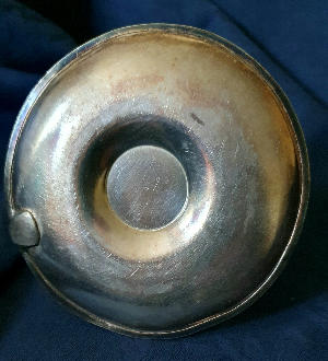 Discover our stunning Victorian silver-plated chamber-stick from the late 19th century. Ideal for antique lovers. Shop now!