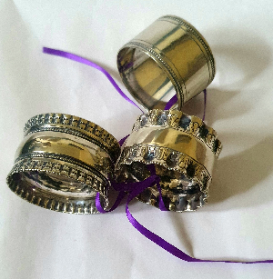 Discover our harlequin set of three 19th-century Silver-Plated Napkin Rings. In excellent condition. Include them in your collection today. Free postage available!