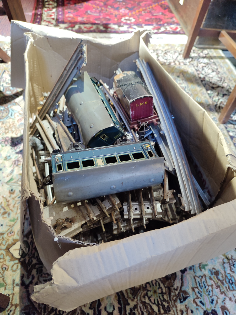 Discover our fantastic collection of 1930's 0 gauge track and carriages. Locomotive not included. Shop now to add unique vintage charm to your model railway!