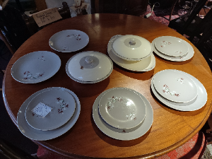 Discover Royal Doulton's 'Frost Pine' dinner set! Includes 15 pieces to elevate your dining. Don't miss out, shop now to serve in style!