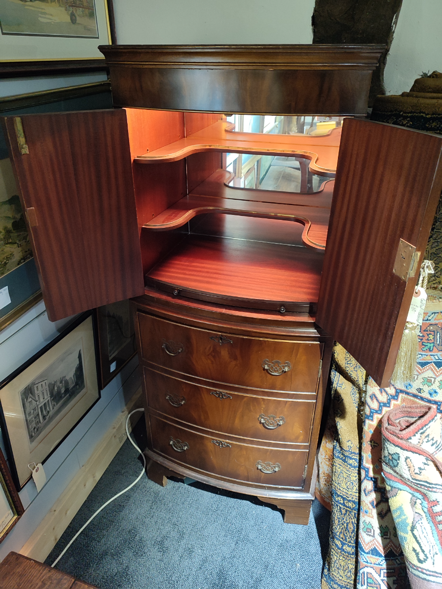 Mahogany 20th Century Cocktail Cabinet.