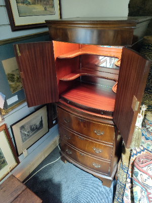 Mahogany 20th Century Cocktail Cabinet.