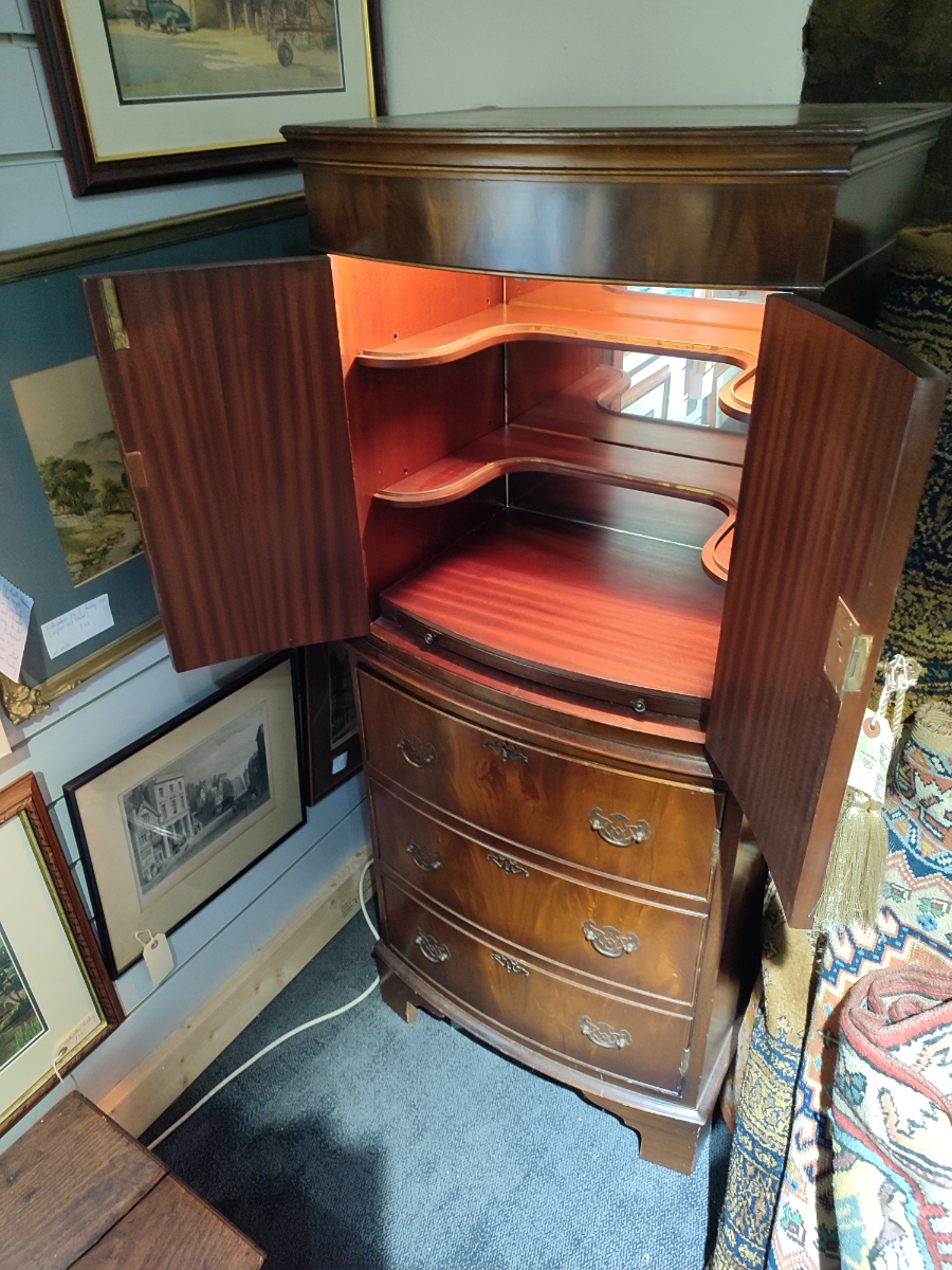 Mahogany 20th Century Cocktail Cabinet.