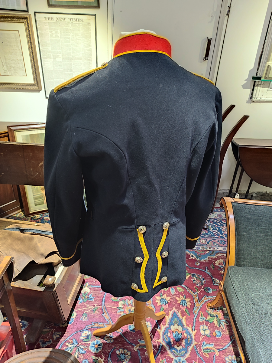 Discover the authentic Royal Marines post 1954 tunic with QEII Crown buttons by Hobson & Sons. Ideal for collectors. Shop now for this unique piece of history!